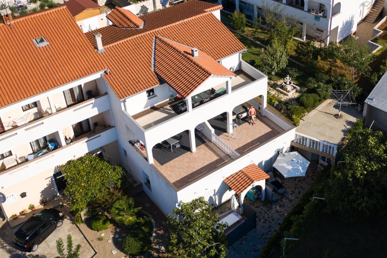 Apartment House Lijan Кърк Екстериор снимка