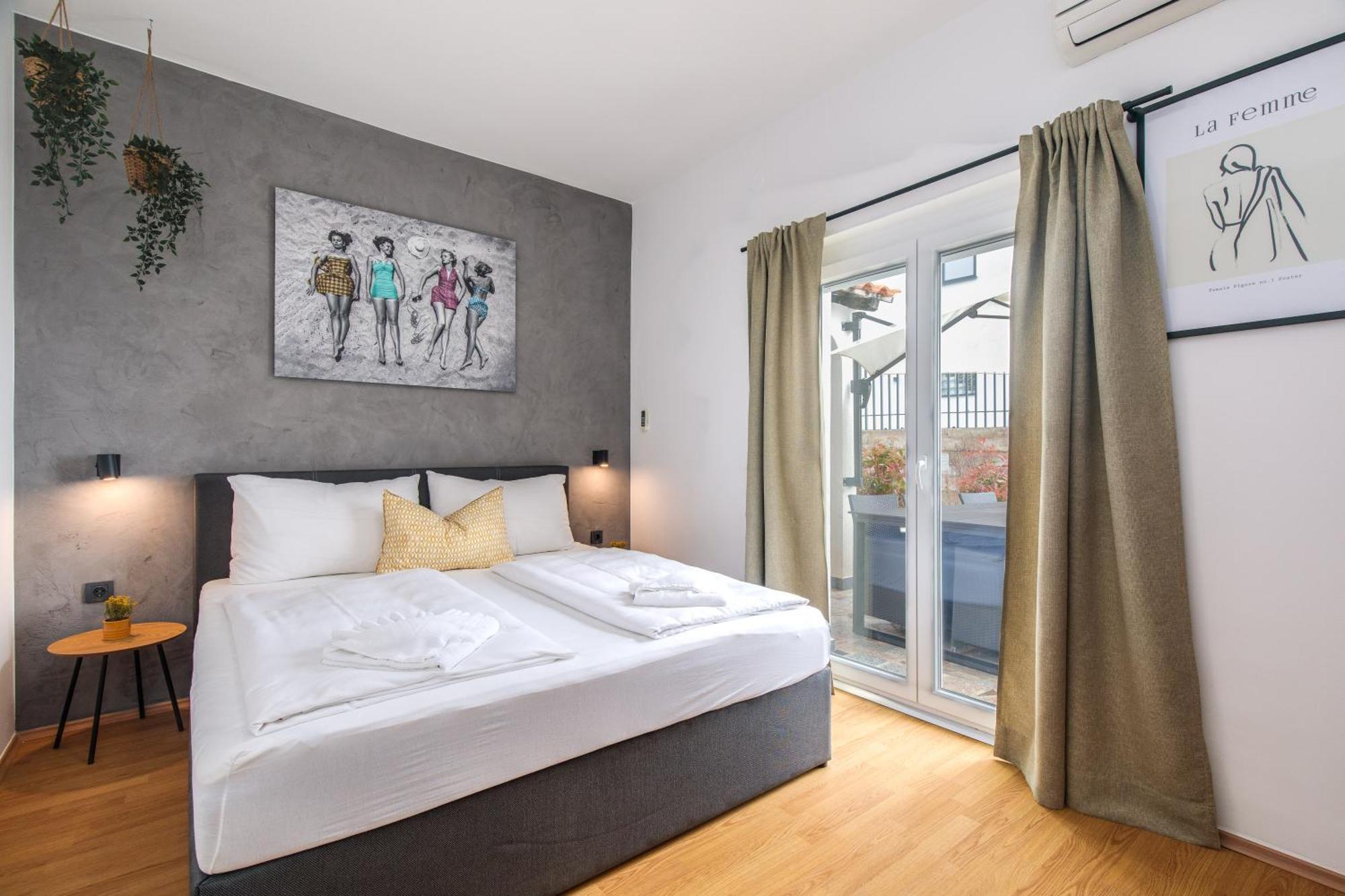 Apartment House Lijan Кърк Екстериор снимка