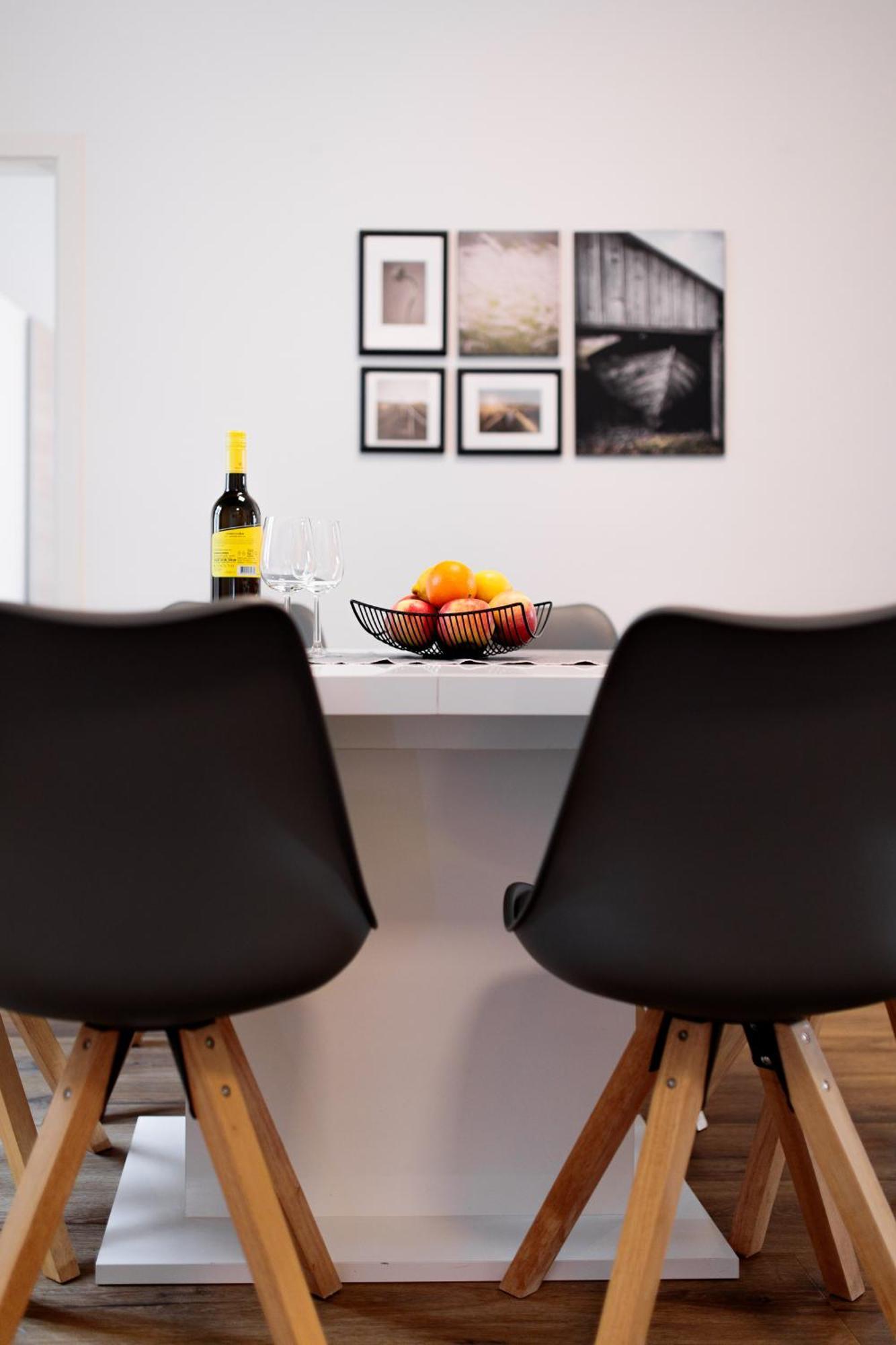 Apartment House Lijan Кърк Екстериор снимка