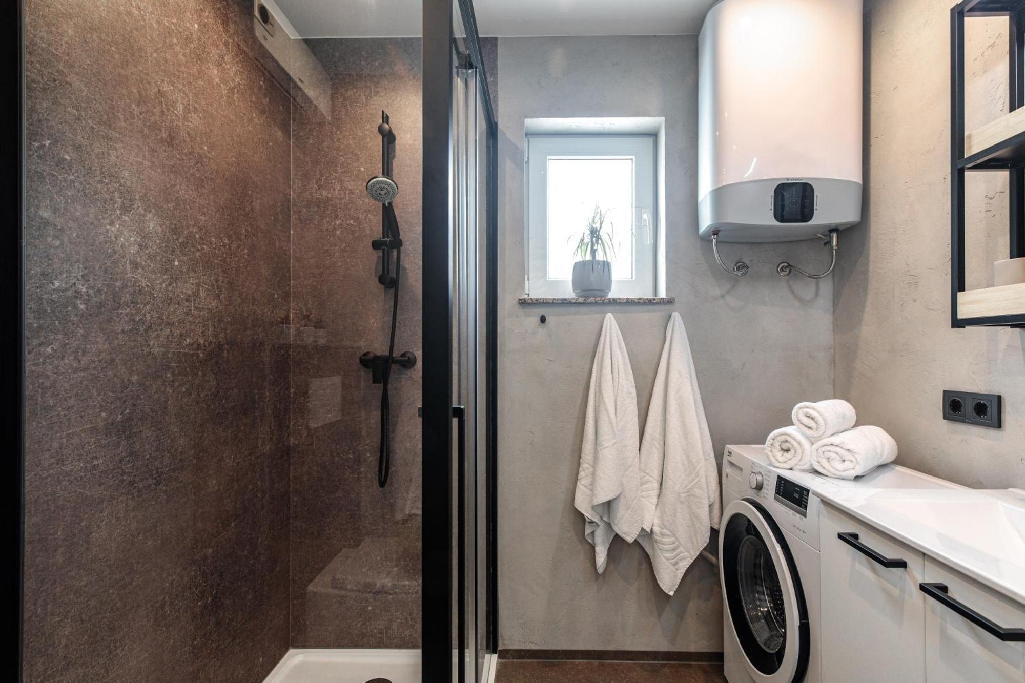 Apartment House Lijan Кърк Екстериор снимка