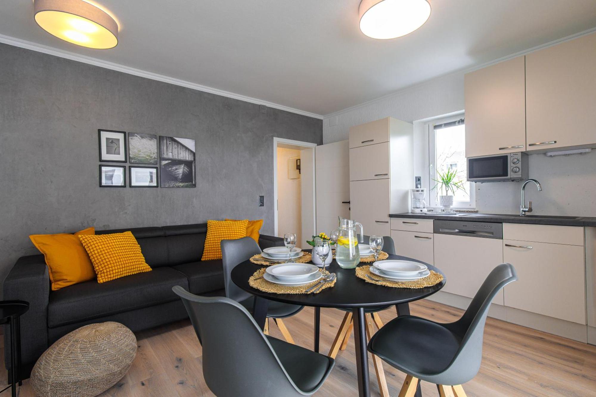 Apartment House Lijan Кърк Екстериор снимка