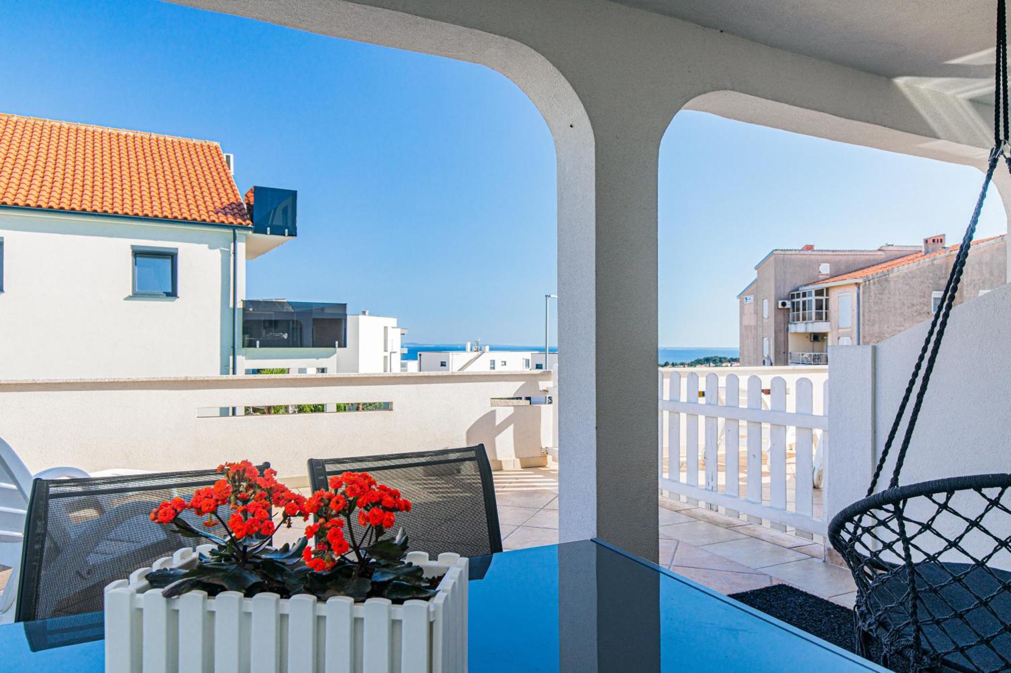 Apartment House Lijan Кърк Екстериор снимка
