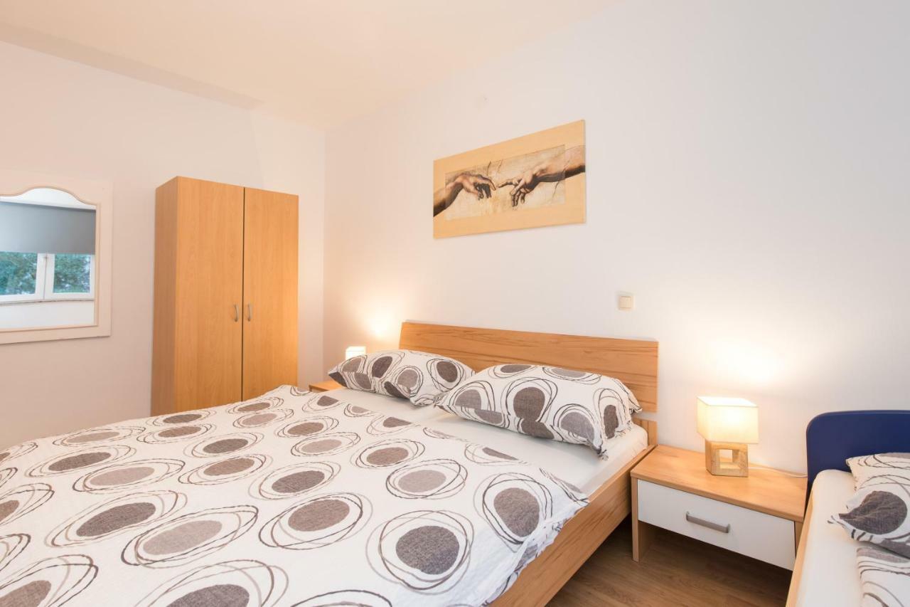 Apartment House Lijan Кърк Екстериор снимка