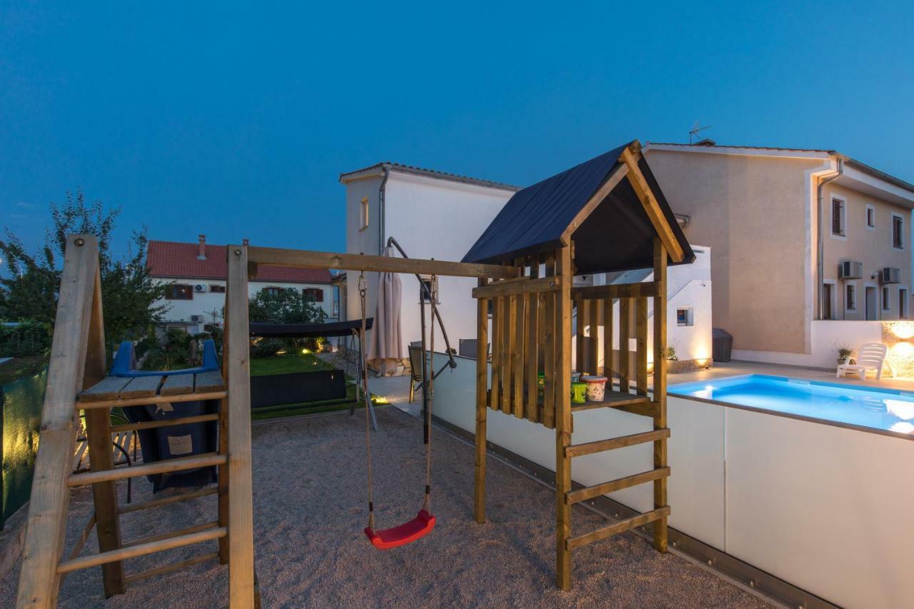 Apartment House Lijan Кърк Екстериор снимка