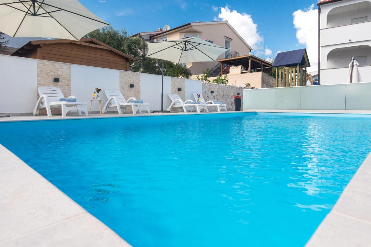 Apartment House Lijan Кърк Екстериор снимка