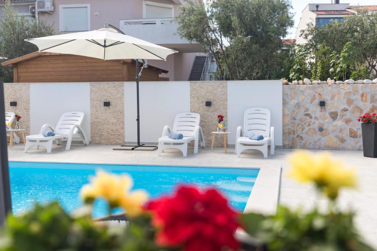 Apartment House Lijan Кърк Екстериор снимка
